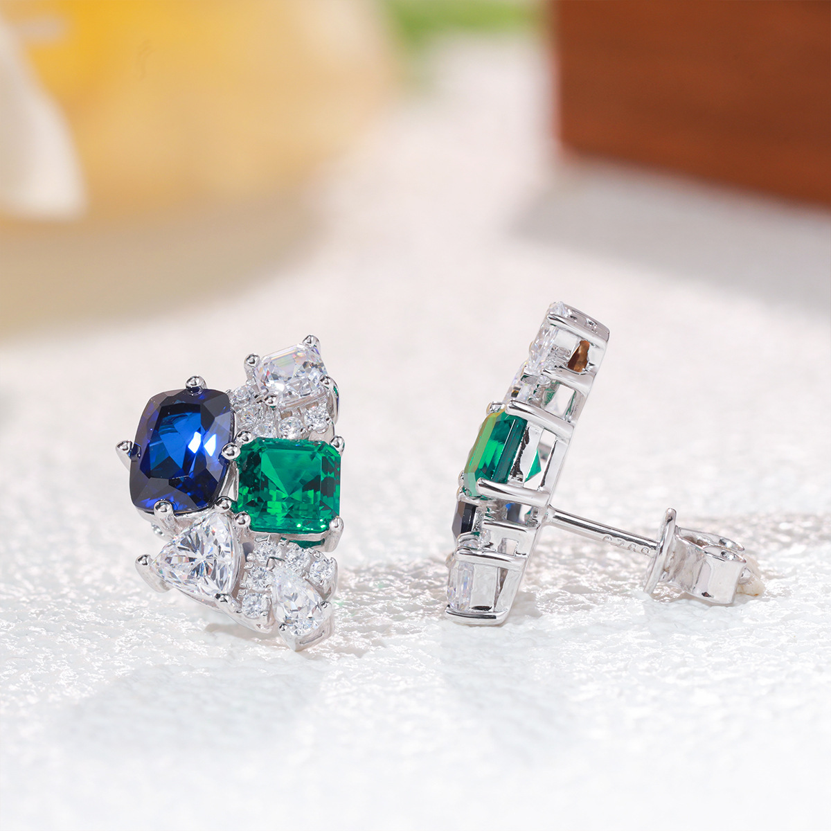 Серьги с лабораторными сапфира – обзор и цена Cluster Stud Ear