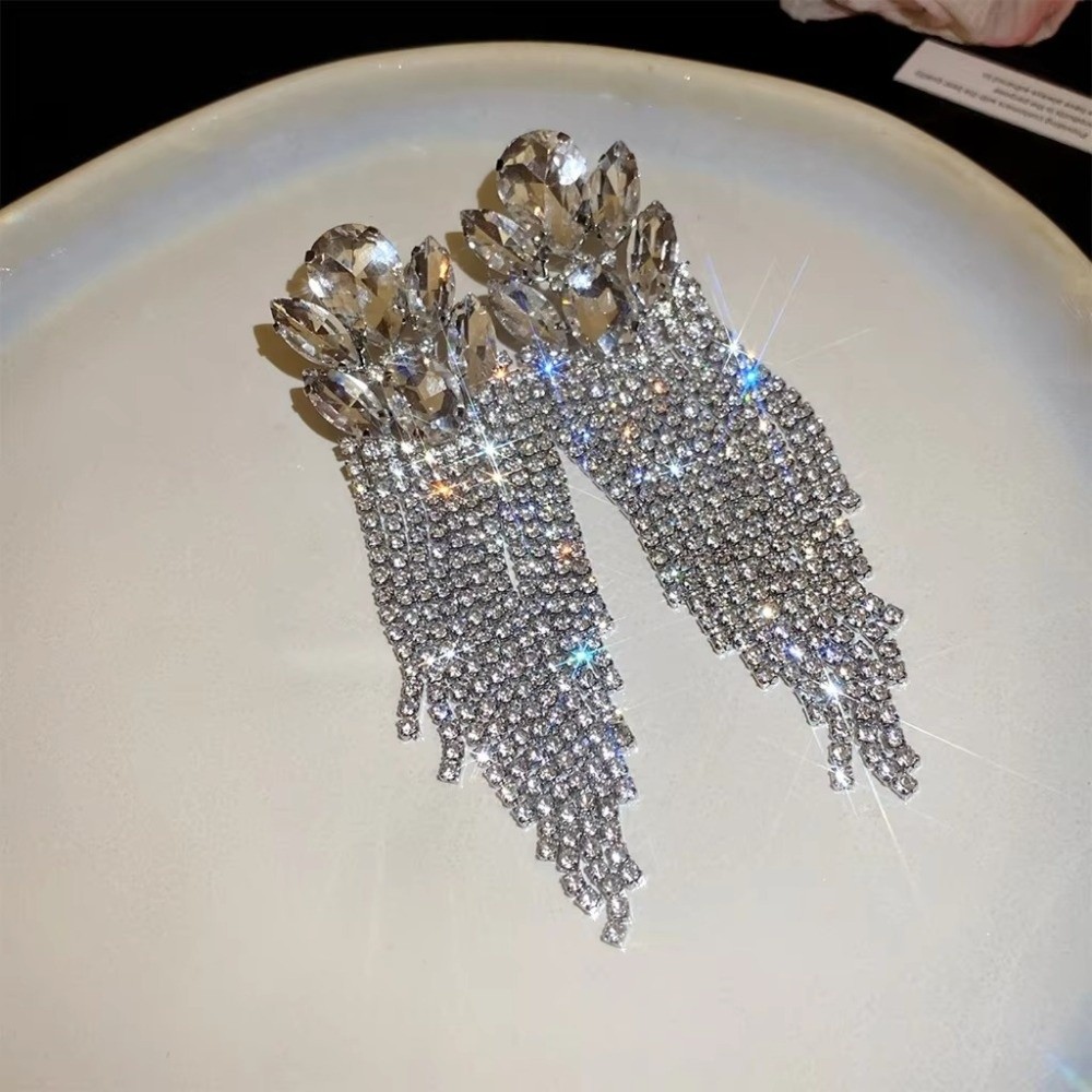 Эффектные серьги с кисточками  – обзор и цена Cluster Stud Ear