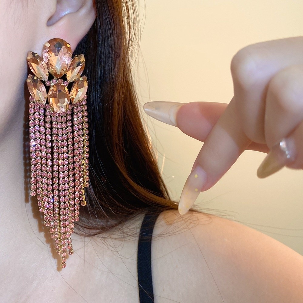 Эффектные серьги с кисточками  – обзор и цена Cluster Stud Ear