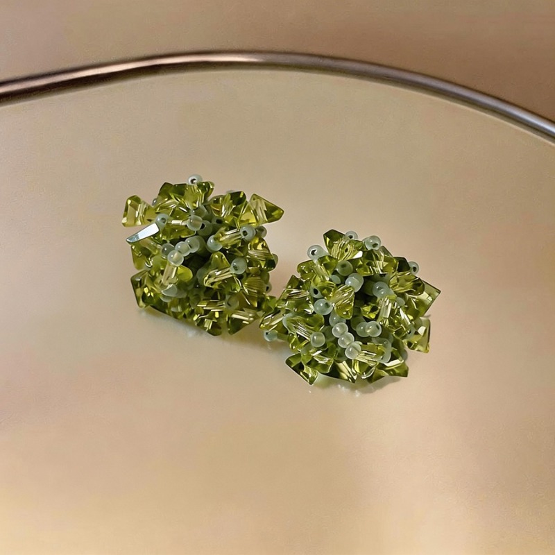 Свежие серьги-гвоздики ручной  – обзор и цена Cluster Stud Ear