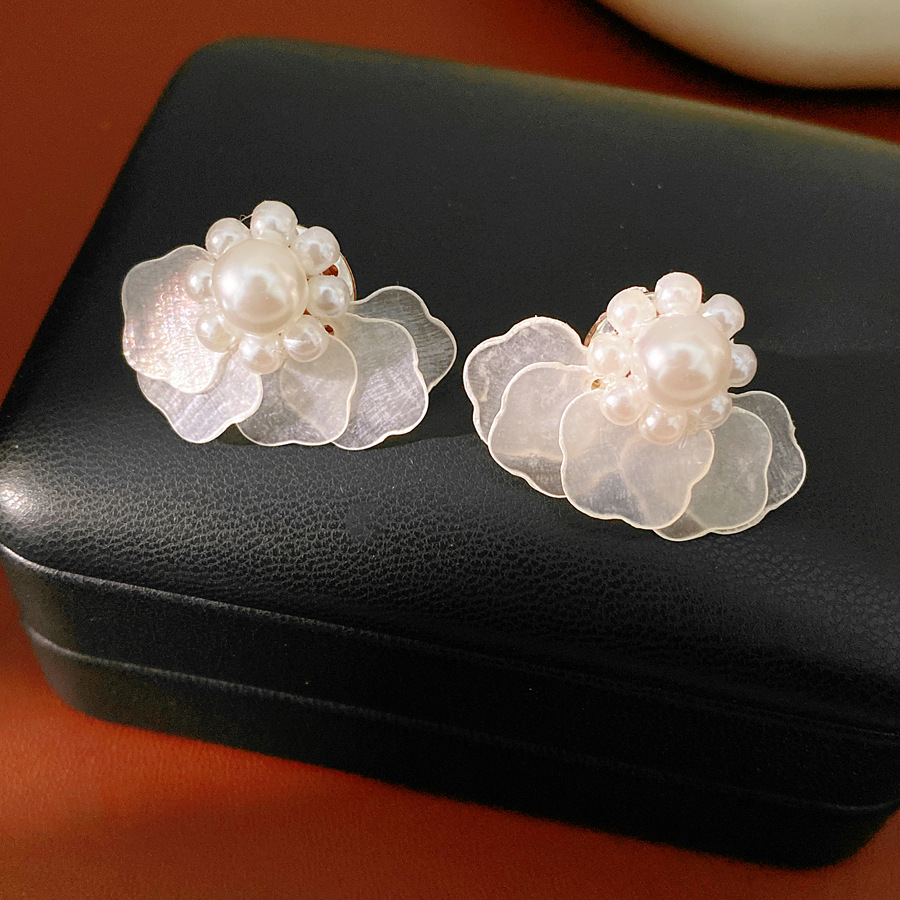 Многослойные серьги-гвоздики в – обзор и цена Cluster Stud Ear