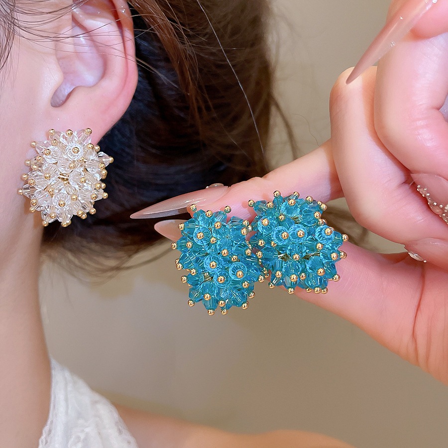 Элегантные черные серьги-гвозд – обзор и цена Cluster Stud Ear